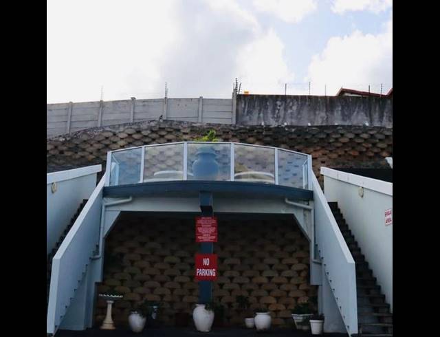 2 BEDROOM APARTMENT FOR SALE IN LAWRENCE ROCKS